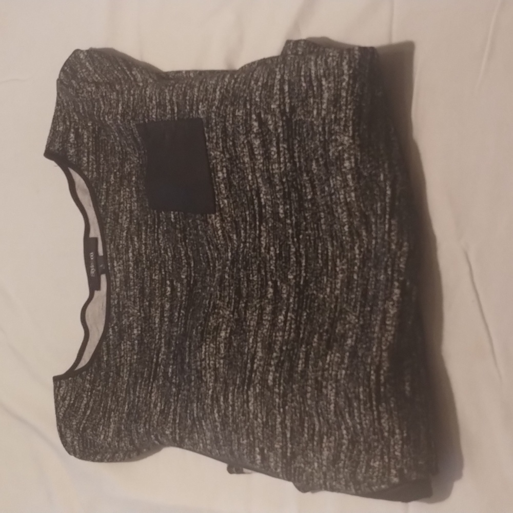 Woman's Sweater/long sleeve Style & Co. Size: L Color: Blacks & Gray's